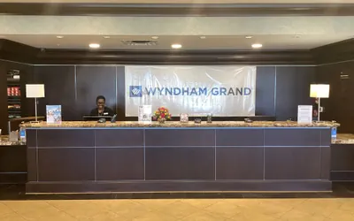 Photo 3 - Wyndham Grand Executive Center Little Rock Airport