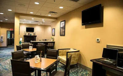 Photo 5 - Wyndham Grand Executive Center Little Rock Airport