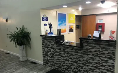 Photo 3 - Days Inn by Wyndham Thomson