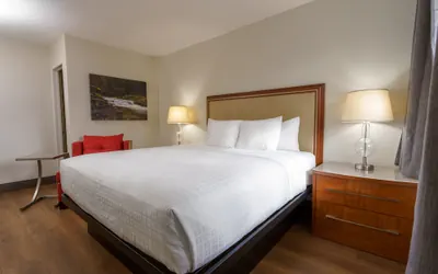 Photo 3 - Riverfront Inn Roseburg