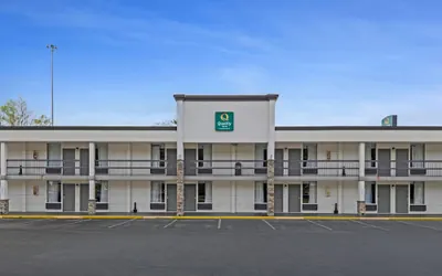 Photo 2 - Quality Inn Dalton East