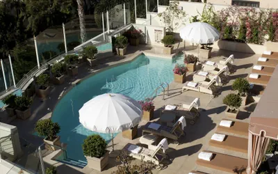 Photo 2 - Sunset Tower Hotel