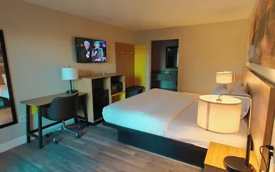Photo 4 - Days Inn by Wyndham Salisbury
