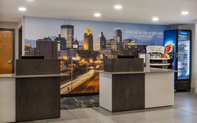 Photo 4 - La Quinta Inn & Suites by Wyndham Minneapolis-Minnetonka