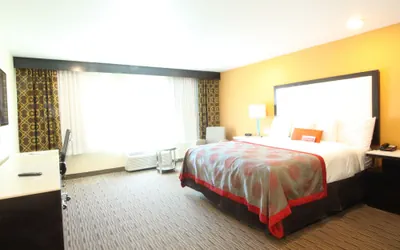 Photo 5 - Ramada by Wyndham Culver City