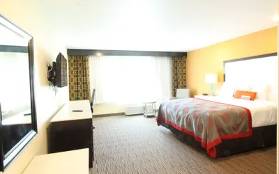 Photo 2 - Ramada by Wyndham Culver City