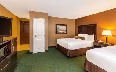Photo 2 - La Quinta Inn & Suites by Wyndham Seattle Downtown