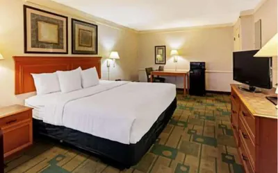 Photo 4 - Rodeway Inn
