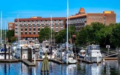 Photo 2 - DoubleTree by Hilton New Bern Riverfront