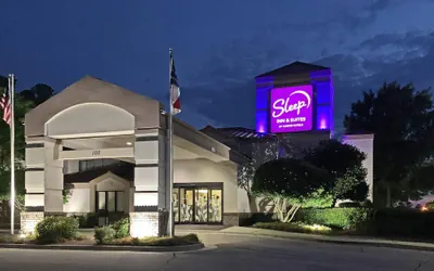 Photo 2 - Sleep Inn & Suites Spring Lake - Fayetteville near Fort Bragg