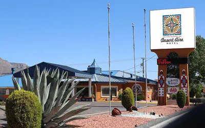 Photo 2 - The Classic Desert Aire Hotel