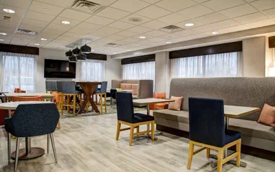 Photo 4 - Hampton Inn Rochester-South