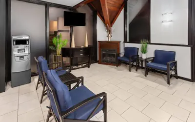 Photo 4 - Travelodge by Wyndham Milwaukee