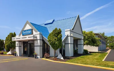 Photo 2 - Travelodge by Wyndham Milwaukee