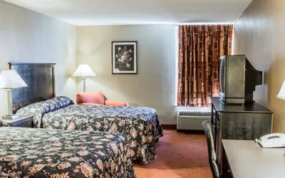 Photo 3 - Econo Lodge Burlington I-40