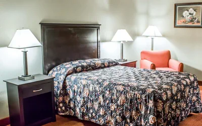 Photo 2 - Econo Lodge Burlington I-40