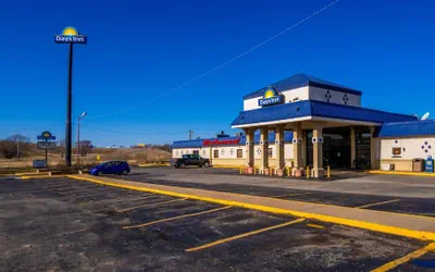 Photo 2 - Days Inn by Wyndham Clinton OK