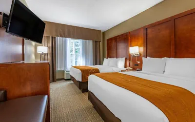 Photo 2 - Comfort Suites Marquette
