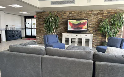 Photo 4 - Clarion Inn & Suites Grand Rapids Airport
