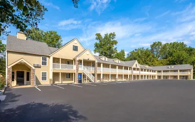 Photo 2 - Days Inn by Wyndham Canton