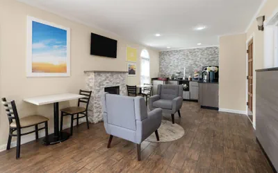 Photo 4 - Days Inn by Wyndham Canton
