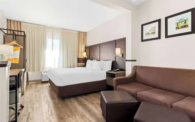 Photo 5 - Comfort Suites Lumberton North