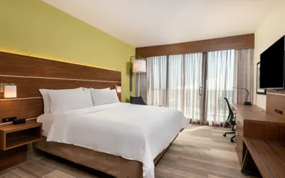 Photo 4 - Holiday Inn Express & Suites Santa Ana - Orange County by IHG