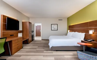 Photo 5 - Holiday Inn Express & Suites Santa Ana - Orange County by IHG