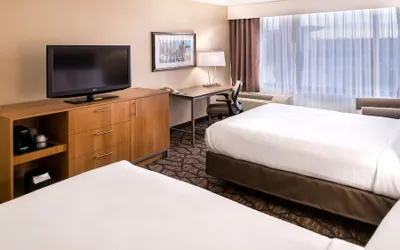 Photo 4 - Holiday Inn & Suites Warren by IHG