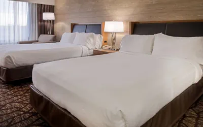 Photo 5 - Holiday Inn & Suites Warren by IHG