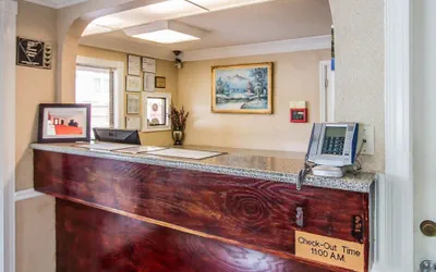 Photo 3 - Econo Lodge Richmond Hill