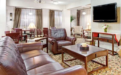 Photo 2 - Ramada by Wyndham West Memphis