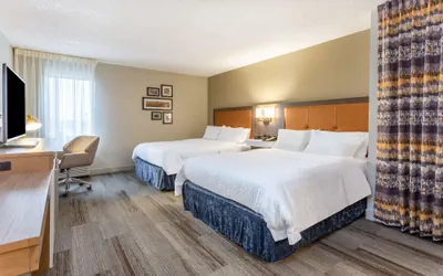Photo 2 - Hampton Inn - Cedar Rapids