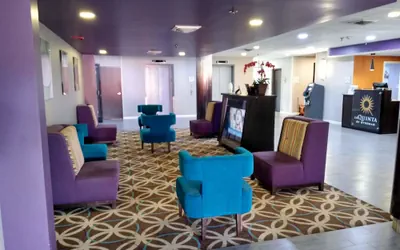 Photo 3 - La Quinta Inn & Suites by Wyndham Memphis Airport Graceland