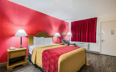 Photo 2 - Econo Lodge & Suites Brinkley