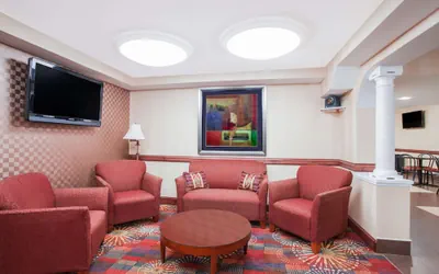 Photo 5 - Ramada Hotel & Conference Center by Wyndham Edgewood