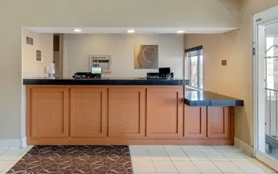 Photo 3 - Comfort Suites Normal University area