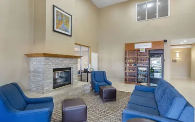 Photo 5 - Comfort Suites Normal University area