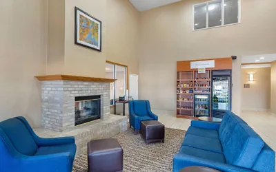 Photo 5 - Comfort Suites Normal University area