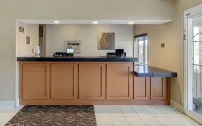 Photo 3 - Comfort Suites Normal University area