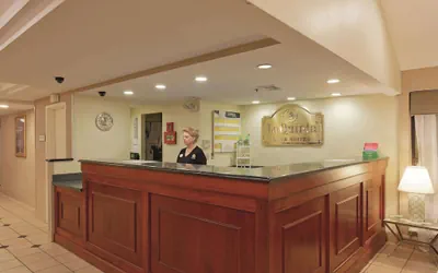 Photo 4 - La Quinta Inn & Suites by Wyndham Warwick Providence Airport
