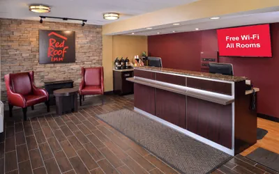 Photo 4 - Red Roof Inn Milwaukee – Airport/Oak Creek