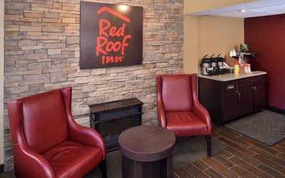 Photo 3 - Red Roof Inn Milwaukee – Airport/Oak Creek