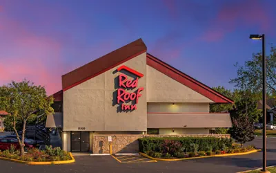 Photo 2 - Red Roof Inn Milwaukee – Airport/Oak Creek