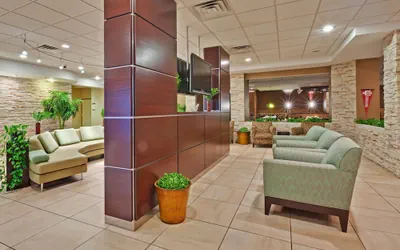 Photo 3 - Holiday Inn Bloomington-University Area by IHG