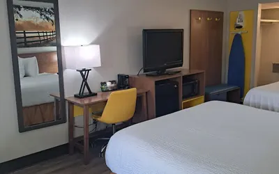 Photo 5 - Days Inn & Suites by Wyndham Rocky Mount Golden East