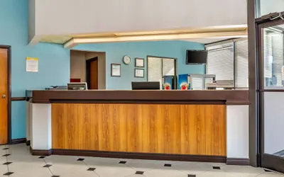 Photo 3 - Days Inn & Suites by Wyndham Rocky Mount Golden East
