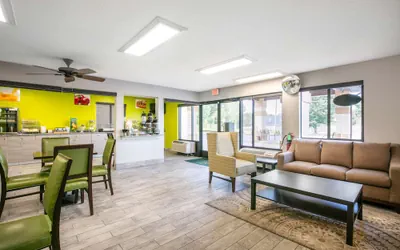 Photo 4 - Quality Inn & Suites Metropolis I-24