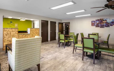 Photo 3 - Quality Inn & Suites Metropolis I-24