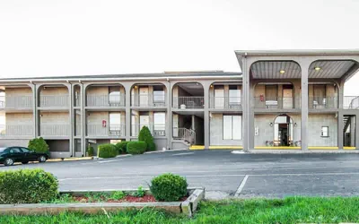 Photo 2 - Quality Inn Maysville